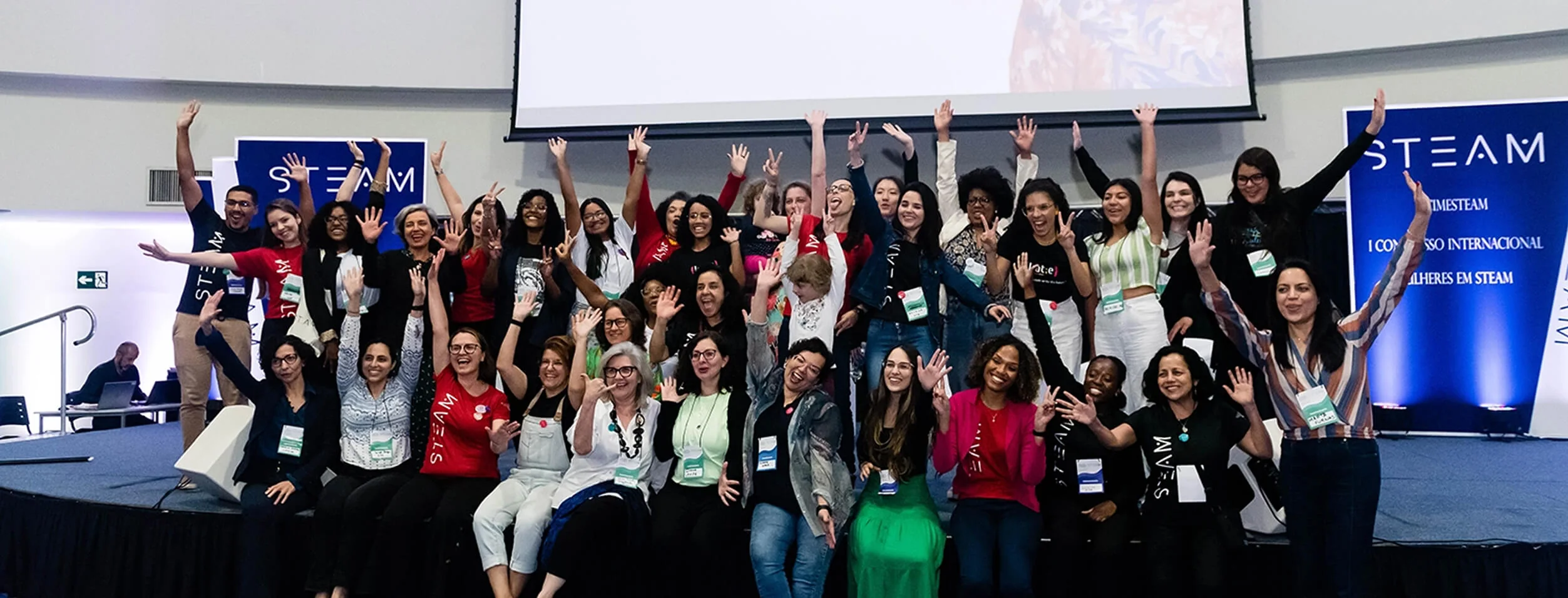 Official closing photo of the I CIMESTEAM, with participants on stage